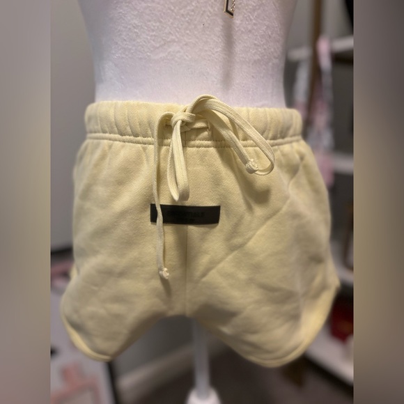 Fear of God Essentials Women's Canary Shorts NWT Small - Picture 8 of 11